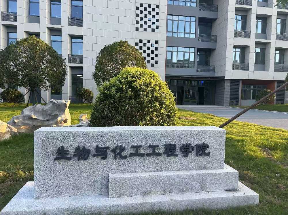 甘井子区扬州职业大学体育场高杆灯项目